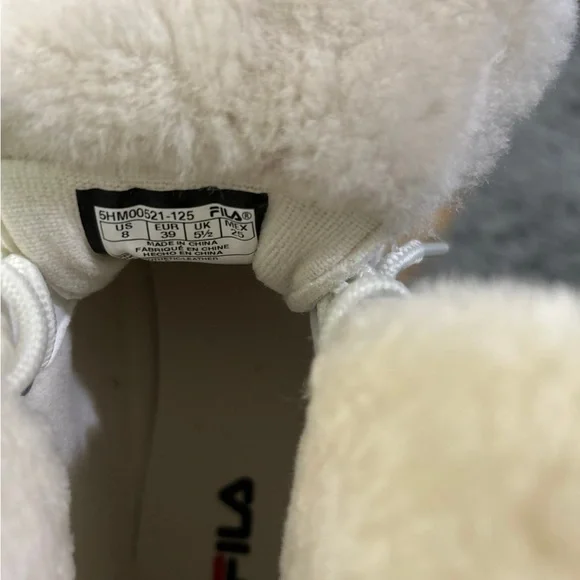 NWT FILA Women's White Winter Boots - Picture 5 of 8